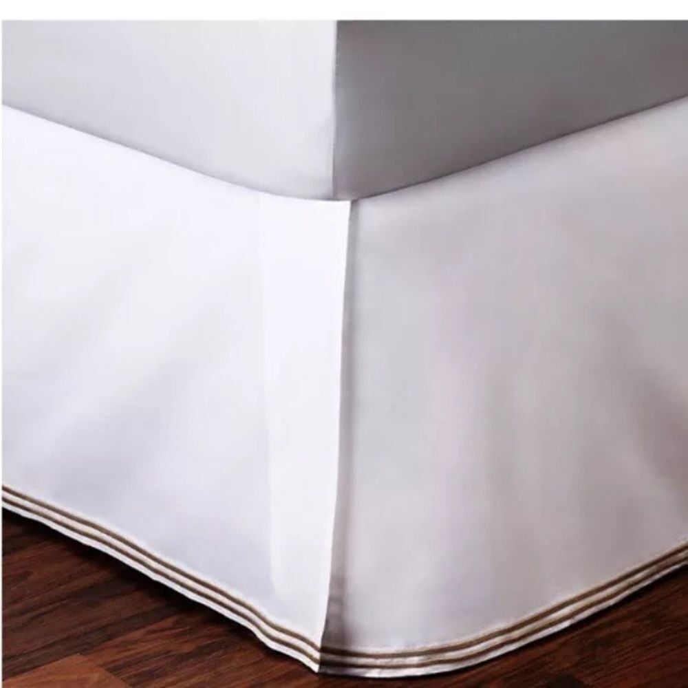 HUDSON PARK COLLECTION Italian Linens Bedskirt, white/stripe Champagne